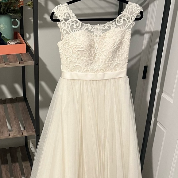 David’s Bridal Tulle Wedding Dress with Lace Illusion Neckline
STYLE# WG3741 - Picture 2 of 4